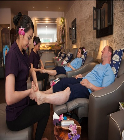 Facial Glow at professional spa in Agra